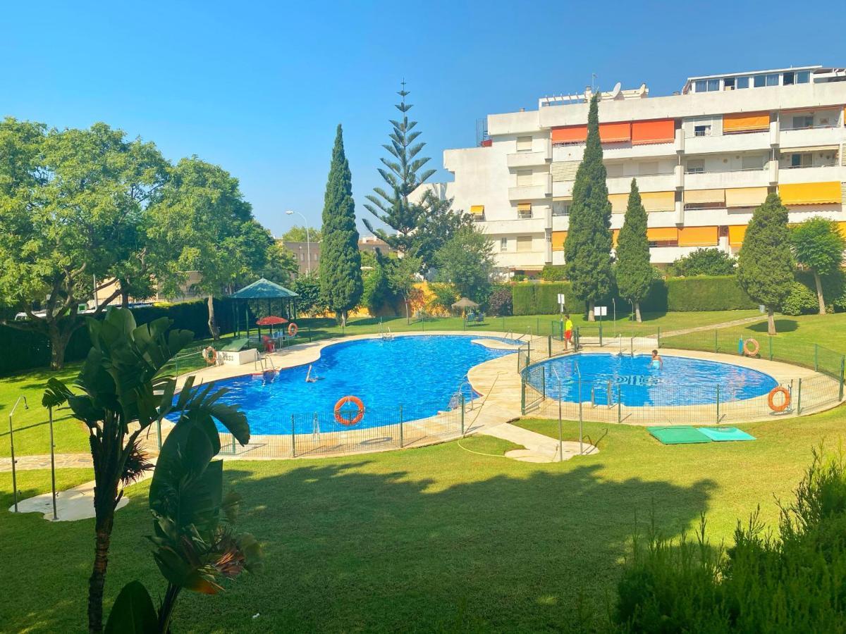 797 Holiday Rentals - Piso Para 4 Con Amplia Terraza Al Jardin Y Al Mar Benalmadena Ngoại thất bức ảnh