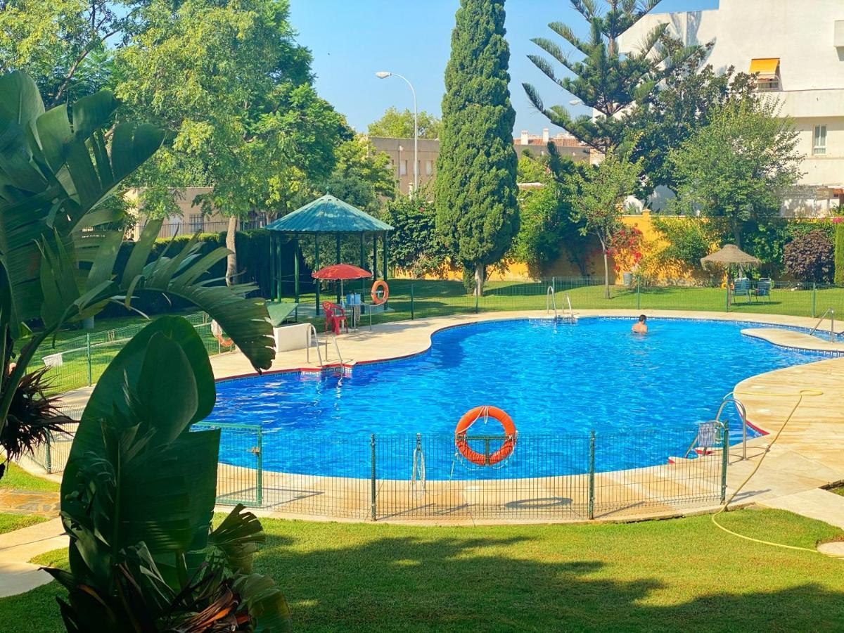797 Holiday Rentals - Piso Para 4 Con Amplia Terraza Al Jardin Y Al Mar Benalmadena Ngoại thất bức ảnh